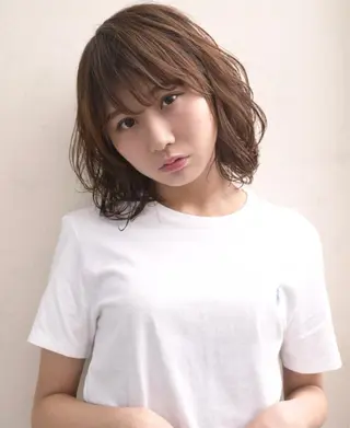 ミディアム KAMIGAMI所属・KAMIGAMI SAKAEのヘアスタイル
