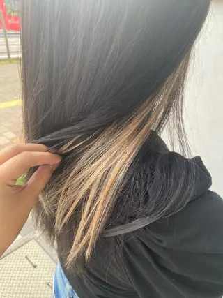 ロング カラー エクステ／インナー カラー 礒野朱里のヘアスタイル