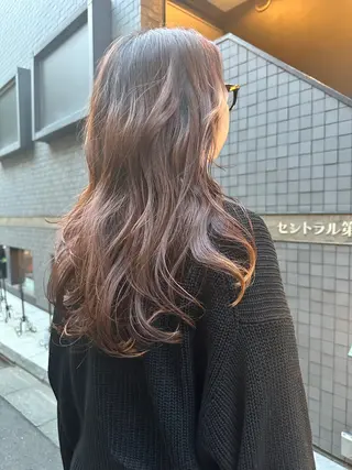 ロング VOICE所属・MIRI MIRIのヘアスタイル