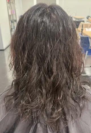 ミディアム パーマ 谷口 莉々葵のヘアスタイル