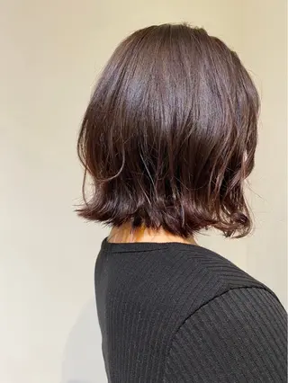 ミディアム 名嘉 穂乃花のヘアスタイル