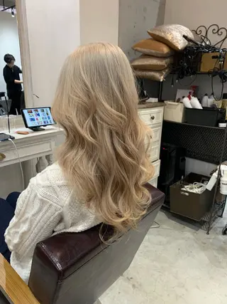 ロング カラー ヘアアレンジ kei/透明感カラー /ベージュ/髪質改善のヘアスタイル