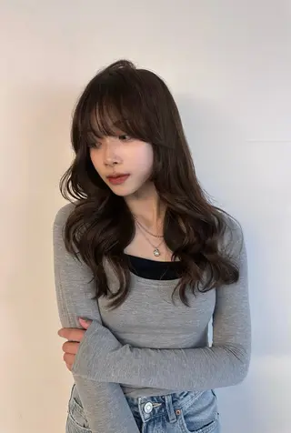 セミロング 𝐍𝐎𝐑𝐀 𝐇𝐀𝐈𝐑 𝐒𝐀𝐋𝐎𝐍所属・中嶋蓮 透明感カラー韓国ヘアのヘアスタイル