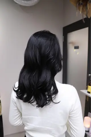 セミロング パーマ yeope所属・ハイトーンカラー ブリーチ専門・天神のヘアスタイル