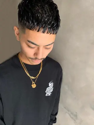 ショート アダチ コウスケのヘアスタイル