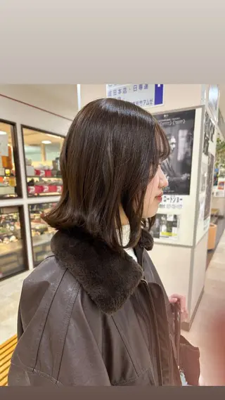 ミディアム カラー 水木 里咲のヘアスタイル