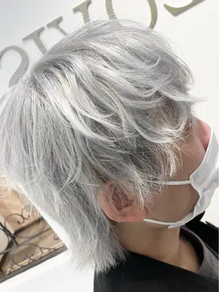 ショート 倉林隆一🐈 ダブルカラー/艶髪のヘアスタイル