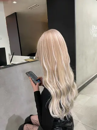 ロング 🇰🇷韓国風ハイ トーンKANA🖤のヘアスタイル