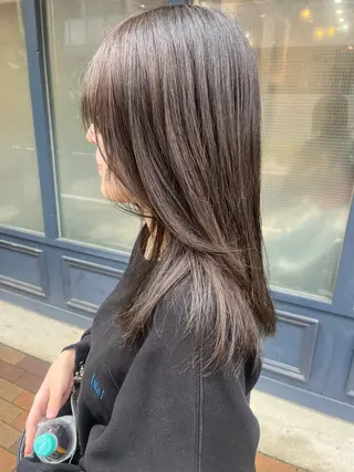 ミディアム カラー Aube Hair McQueen所属・クリハラ シュウのヘアスタイル