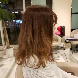 ミディアム 岡田 奈々のヘアスタイル