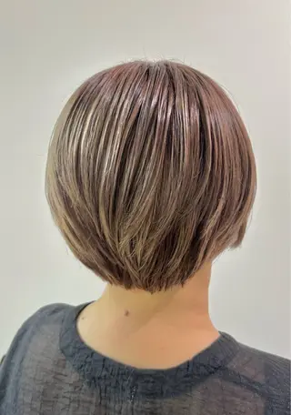 ショート カラー 古川 琴美のヘアスタイル