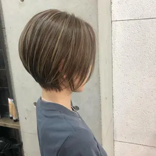 ショート カラー ネイル 中山 天地のヘアスタイル