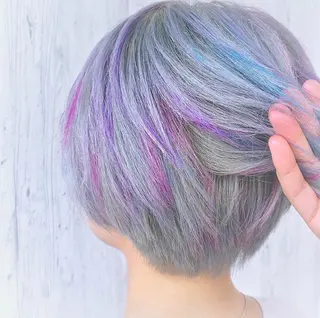 カラー EMANON新宿南口所属・🦄中性ウルフ ☁️Shiori🦄のヘアスタイル