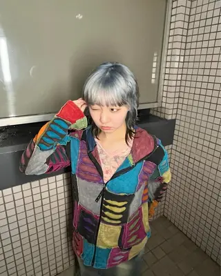 ミディアム Yui. ハイトーン/パーマ/のヘアスタイル