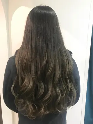 ロング カラー いけだ　ひかり ハイライトくびれヘアのヘアスタイル