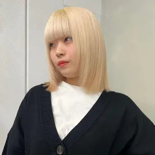 ショート カラー ブロンド/ブリーチ 【SITY.】のヘアスタイル