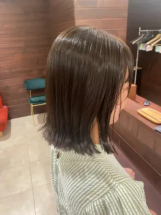 ミディアム 井上 万由のヘアスタイル