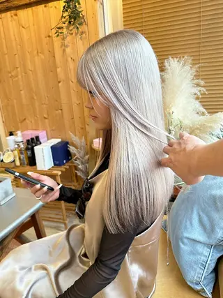 セミロング 韓国レイヤー外国人風 透明感カラー髪質改善のヘアスタイル