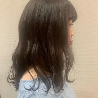 ロング カラー 塩澤 榛奈のヘアスタイル