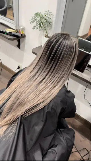 ロング _White広島所属・バレイヤージュ 隅中秀弥のヘアスタイル