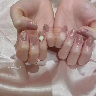 ネイル 𝘙𝘪𝘰𝘯𝘢 ...🕯🤍のネイルデザイン