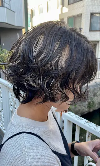 ショート カラー パーマ 🫧髪質整形師 イケモトタクマ🎩のヘアスタイル