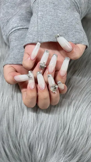 ネイル RÊVIA所属・RÊVIA (レヴィア)のネイルデザイン