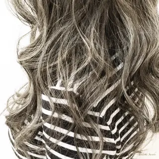 カラー ササキ トモシのヘアスタイル