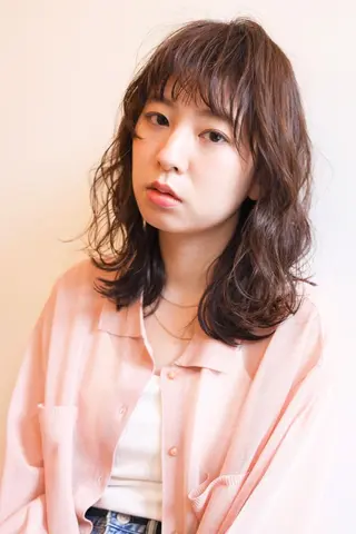 セミロング カラー 林 瑠夏のヘアスタイル