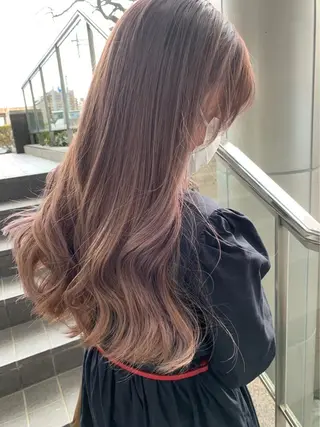 ロング アブアイ所属・🌈艶髪ハイトーン SENAのヘアスタイル