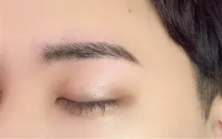 メンズ アイブロウ ᴘʟᴀᴛɪɴᴜᴍ ᴅᴏʟʟえば🫧のマツエク・マツパデザイン