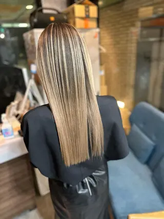 ロング カラー 難波ブリーチカラー 伊藤洋輝のヘアスタイル