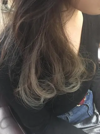 ミディアム セミロング カラー IVY joure Suzu.のヘアスタイル