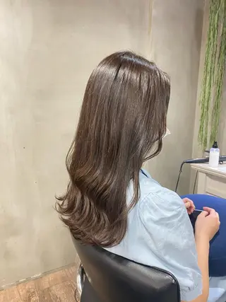 ロング カラー 梅田ハイトーン チダ ヒナノのヘアスタイル