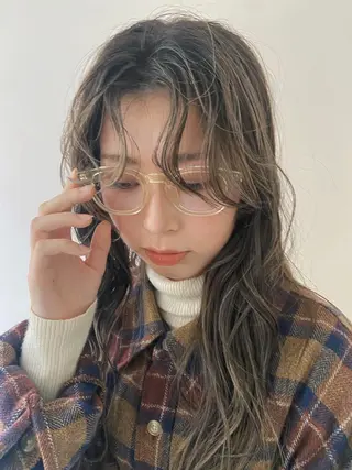 カラー Mori Aimiのヘアスタイル