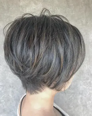 ショート カラー LACHIC所属・LACHIC LISAのヘアスタイル
