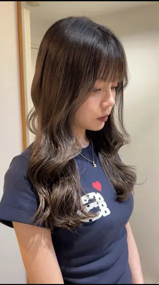 ロング UNBIRTHDAY akariのヘアスタイル