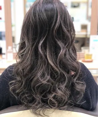 ロング カラー 小島 仁美のヘアスタイル