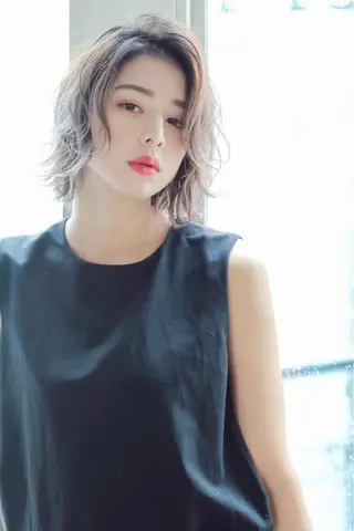 ショート カラー Luxbe hakataのヘアスタイル