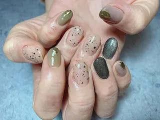 ショート カラー ネイル マツエク・マツパ illum hicariのネイルデザイン