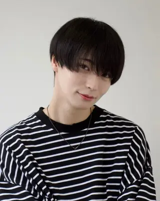 メンズ ラウンドマッシュ/ フェザーショート大阪のヘアスタイル