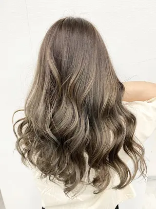 ロング ミルクティーカラー 🌈店長クボのヘアスタイル