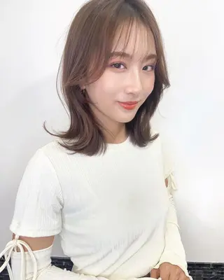 ミディアム カラー レイヤーカット、 大人可愛い　中村美羅のヘアスタイル
