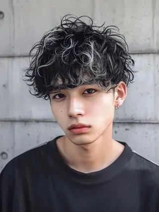 ショート パーマ メンズ メンズハイトーン メンズバレイヤージュのヘアスタイル