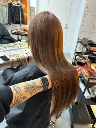 ロング 奥本 侑 ハイトーン、髪質改善のヘアスタイル