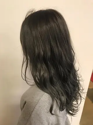 セミロング カラー デザインカラー🌈 高木リョウのヘアスタイル