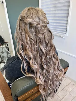 ロング ヘアアレンジ M.arc 【マーキ】のヘアスタイル