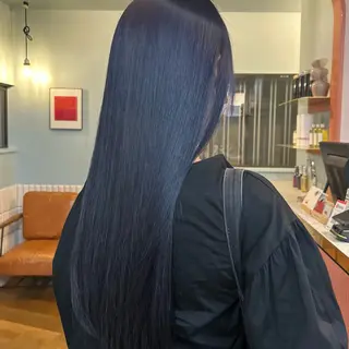 ロング カラー MUKU 市川 莉花のヘアスタイル