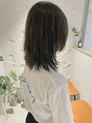 ミディアム カラー 🩰オリーブ/ ベージュ松本咲花🩰のヘアスタイル