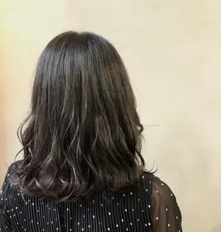 ミディアム 小林 愛花のヘアスタイル